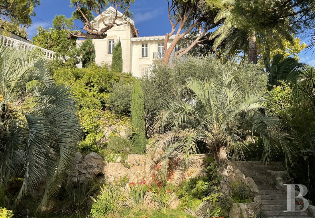 À Marseille, au cœur du Roucas-Blanc, une villa du 19ème siècle et ses spectaculaires jardins et rocailles dominant la corniche - photo  n°10
